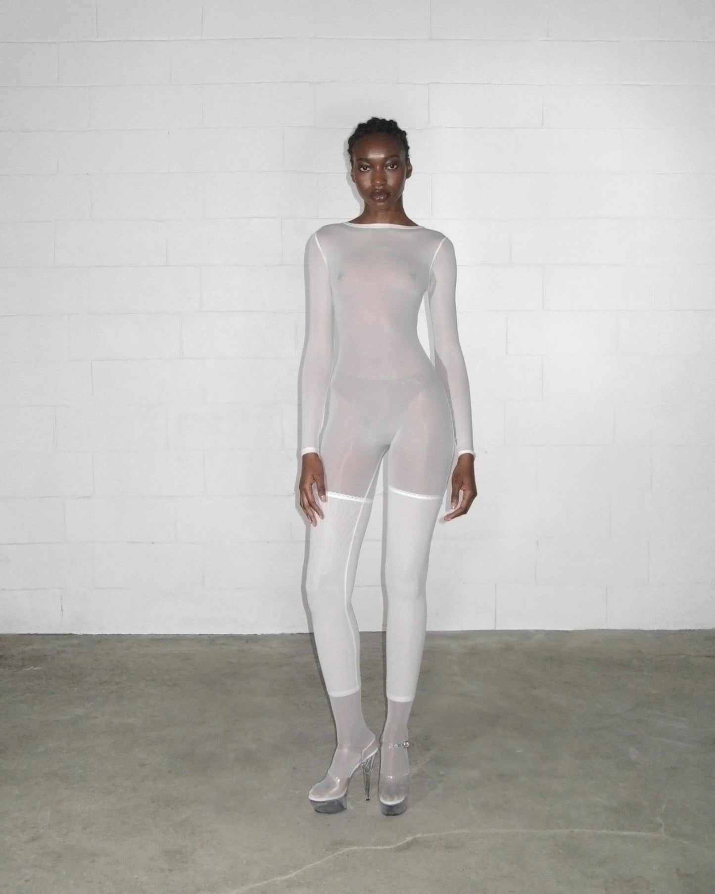 WHITE CATSUIT LONG SLEEVES