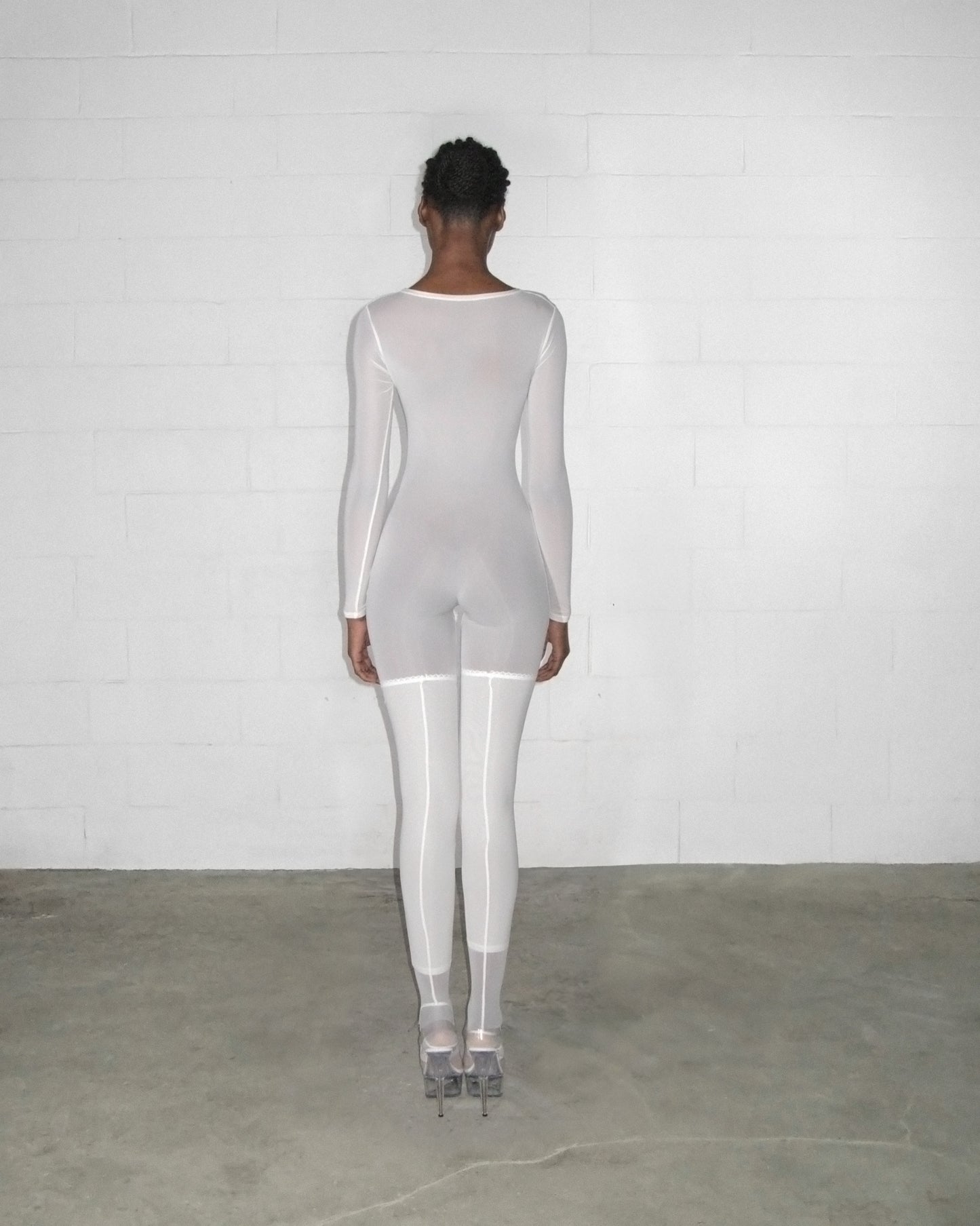 WHITE CATSUIT LONG SLEEVES